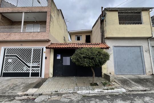 Fachada + Placa de casa para alugar com 2 quartos, 70m² em Jardim Senice, São Paulo