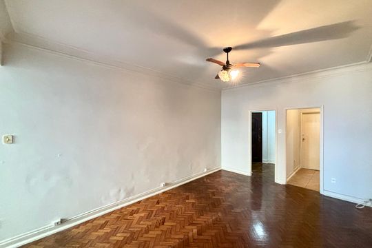 Apartamento para alugar com 3 quartos, 118m² em Leme, Rio de Janeiro