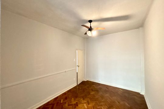 Apartamento para alugar com 3 quartos, 118m² em Leme, Rio de Janeiro