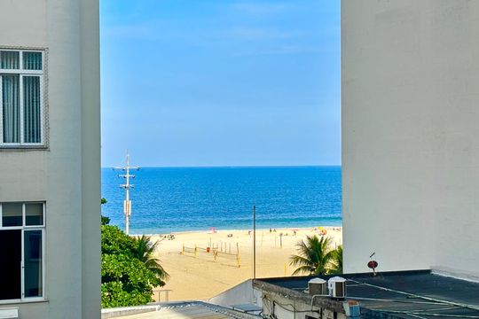 Apartamento para alugar com 3 quartos, 118m² em Leme, Rio de Janeiro