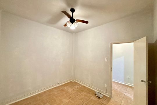 Apartamento para alugar com 3 quartos, 118m² em Leme, Rio de Janeiro