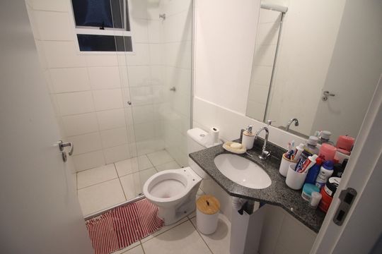 Banheiro de apartamento à venda com 2 quartos, 52m² em Diamante, Belo Horizonte