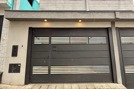 Fachada  de casa à venda com 3 quartos, 170m² em Parque Continental Ii, Guarulhos