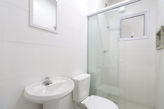 Banheiro  de apartamento para alugar com 1 quarto, 28m² em Luz, São Paulo