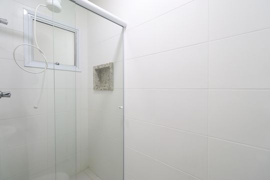 Banheiro  de apartamento para alugar com 1 quarto, 28m² em Luz, São Paulo
