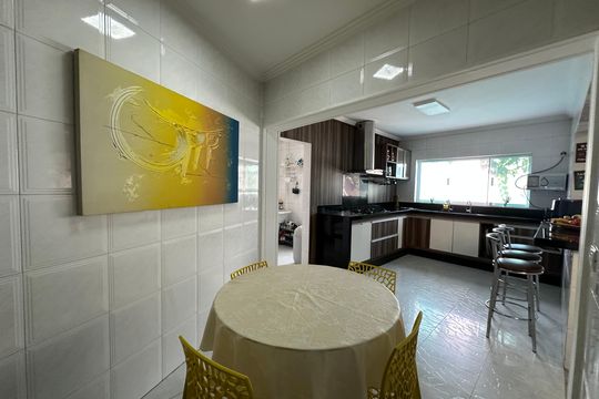 Cozinha de casa de condomínio à venda com 4 quartos, 254m² em Alphaville, Santana de Parnaíba