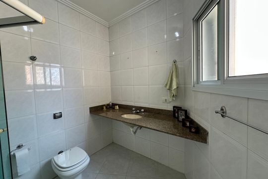 Banheiro da Suíte 1 de casa de condomínio à venda com 4 quartos, 254m² em Alphaville, Santana de Parnaíba