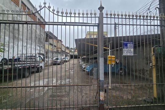 Fachada + placa de casa à venda com 3 quartos, 800m² em Engenho de Dentro, Rio de Janeiro