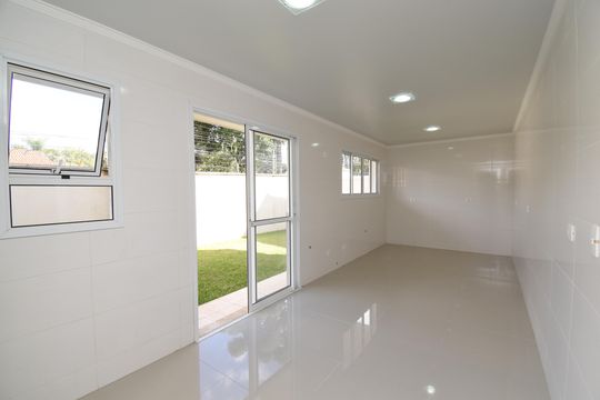 Cozinha de casa de condomínio à venda com 4 quartos, 354m² em Butiatuvinha, Curitiba