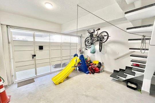 Garagem de casa à venda com 3 quartos, 120m² em Limão, São Paulo