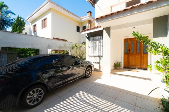 Garagem de casa à venda com 3 quartos, 350m² em Mirandópolis, São Paulo