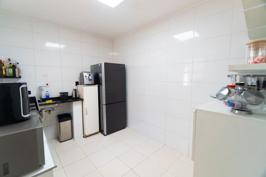 Cozinha de casa à venda com 3 quartos, 350m² em Mirandópolis, São Paulo