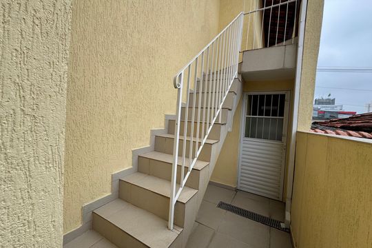 Escada de casa à venda com 3 quartos, 214m² em Umuarama, Osasco
