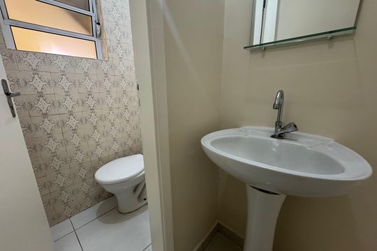 Lavabo de casa à venda com 3 quartos, 214m² em Umuarama, Osasco
