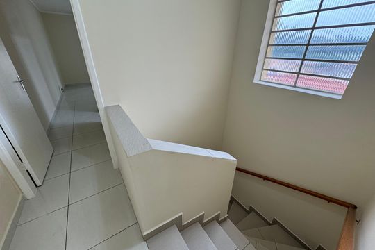 Corredor de casa à venda com 3 quartos, 214m² em Umuarama, Osasco