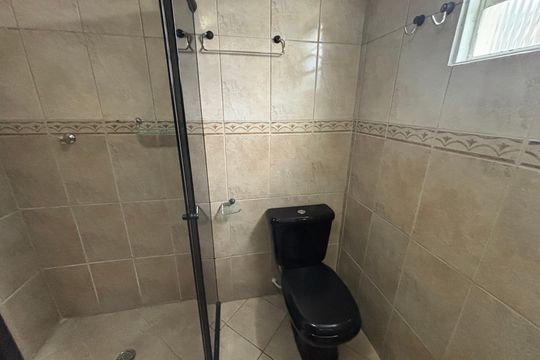 Banheiro de apartamento à venda com 2 quartos, 45m² em Conjunto Habitacional Padre José de Anchieta, São Paulo