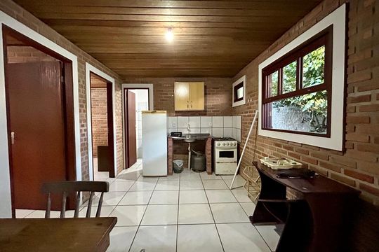 Cozinha  de apartamento para alugar com 2 quartos, 36m² em São João do Rio Vermelho, Florianópolis