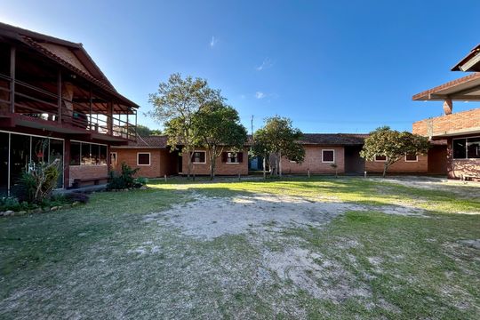 Fachada de apartamento para alugar com 2 quartos, 36m² em São João do Rio Vermelho, Florianópolis