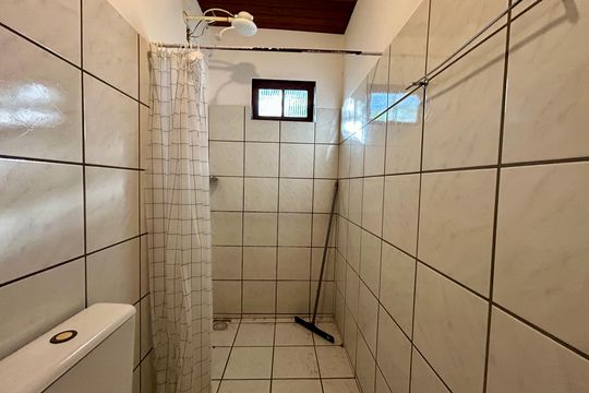 Banheiro  de apartamento para alugar com 2 quartos, 36m² em São João do Rio Vermelho, Florianópolis