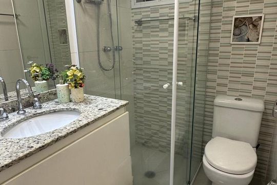 Banheiro de apartamento para alugar com 3 quartos, 90m² em Santa Teresinha, São Paulo