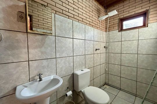 Banheiro  de apartamento para alugar com 2 quartos, 36m² em São João do Rio Vermelho, Florianópolis
