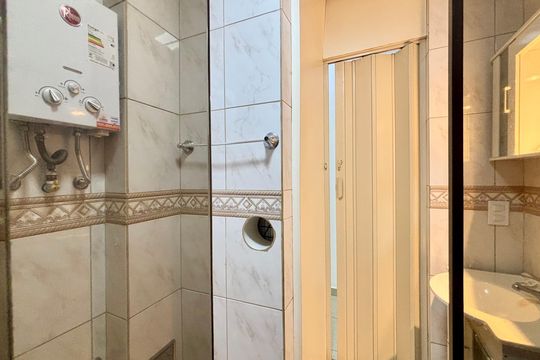 Banheiro social de apartamento para alugar com 1 quarto, 33m² em Copacabana, Rio de Janeiro