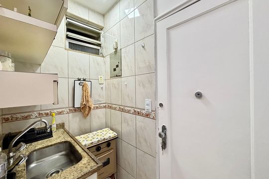 Cozinha de apartamento para alugar com 1 quarto, 33m² em Copacabana, Rio de Janeiro