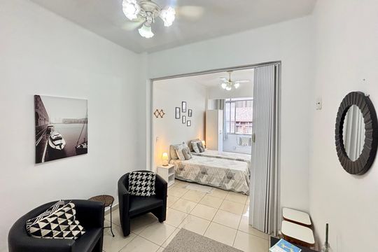 Sala de apartamento para alugar com 1 quarto, 33m² em Copacabana, Rio de Janeiro