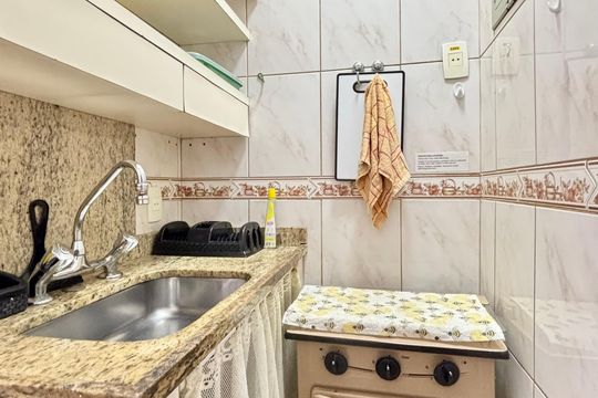 Cozinha de apartamento para alugar com 1 quarto, 33m² em Copacabana, Rio de Janeiro