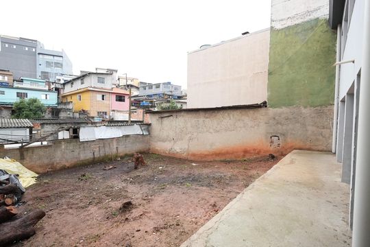 Quintal de casa à venda com 3 quartos, 270m² em Vila Linda, Santo André