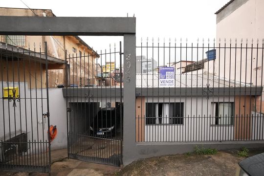 Fachada de casa à venda com 3 quartos, 270m² em Vila Linda, Santo André