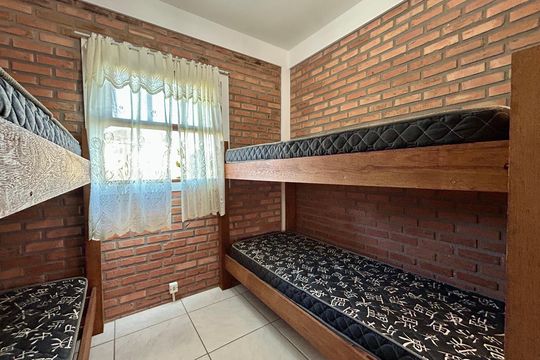 Quarto 1 de apartamento para alugar com 2 quartos, 36m² em São João do Rio Vermelho, Florianópolis