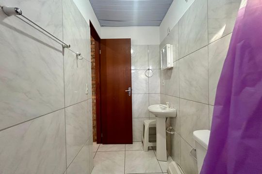 Banheiro de apartamento para alugar com 2 quartos, 36m² em São João do Rio Vermelho, Florianópolis