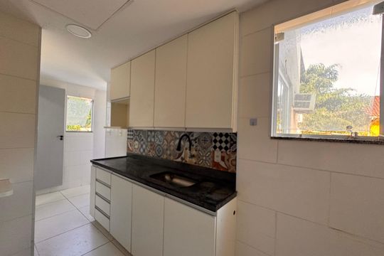 Cozinha e Área de Serviço de casa de condomínio para alugar com 2 quartos, 100m² em Vargem Pequena, Rio de Janeiro