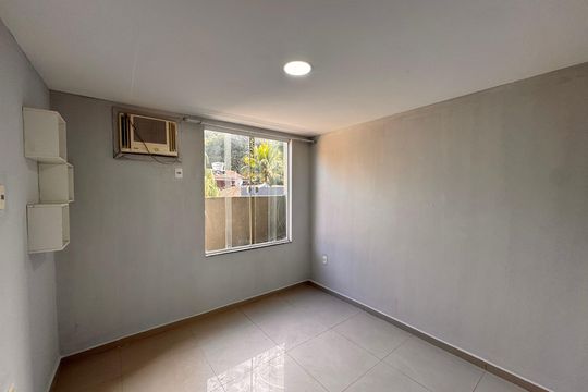 Quarto 2 de casa de condomínio para alugar com 2 quartos, 100m² em Vargem Pequena, Rio de Janeiro