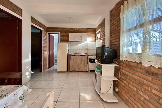 Sala  de apartamento para alugar com 2 quartos, 36m² em São João do Rio Vermelho, Florianópolis