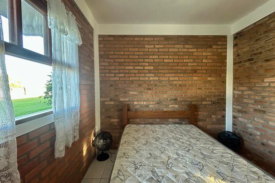 Quarto 1 de apartamento para alugar com 2 quartos, 36m² em São João do Rio Vermelho, Florianópolis