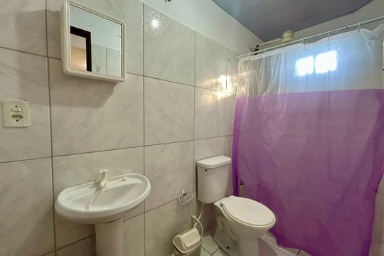 Banheiro de apartamento para alugar com 2 quartos, 36m² em São João do Rio Vermelho, Florianópolis