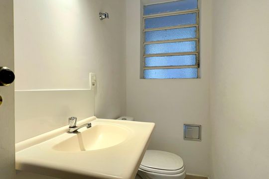 Lavabo de casa para alugar com 3 quartos, 137m² em Pinheiros, São Paulo