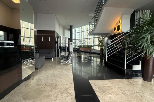 Hall de entrada de apartamento à venda com 1 quarto, 33m² em Vila da Serra, Nova Lima