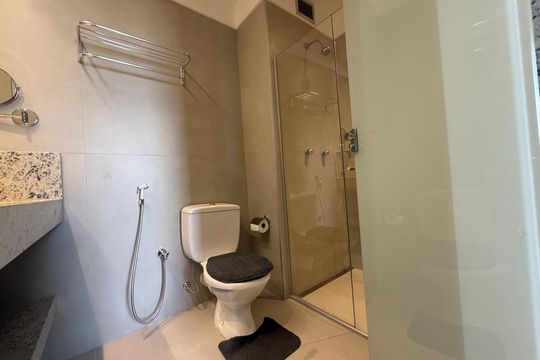 Banheiro Suíte de apartamento à venda com 1 quarto, 33m² em Vila da Serra, Nova Lima