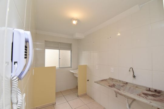 Cozinha de apartamento à venda com 2 quartos, 40m² em Santa Cândida, Curitiba