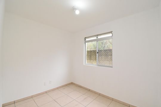 Quarto 2 de apartamento à venda com 2 quartos, 40m² em Santa Cândida, Curitiba