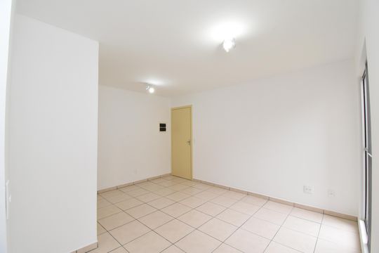Sala de apartamento à venda com 2 quartos, 40m² em Santa Cândida, Curitiba