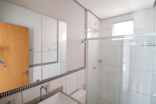 Banheiro Social de apartamento para alugar com 3 quartos, 74m² em Saraiva, Uberlândia