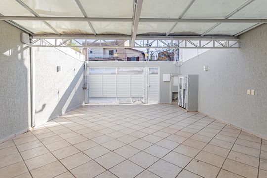 Garagem de casa à venda com 3 quartos, 255m² em Vila Brasilio Machado, São Paulo