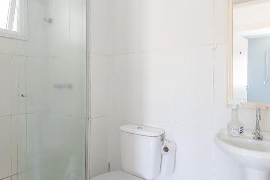 Banheiro de apartamento à venda com 2 quartos, 51m² em Igara, Canoas