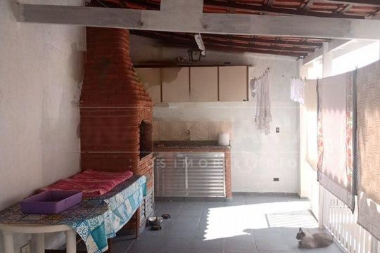 Casa à venda com 4 quartos, 180m² em Jardim Colonial, São Paulo