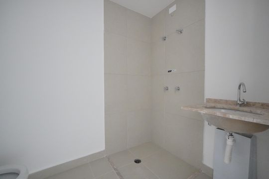 Banheiro de kitnet/studio à venda com 1 quarto, 26m² em Vila Deodoro, São Paulo