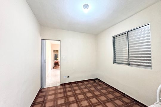 Quarto 1 de casa à venda com 2 quartos, 173m² em Vila Mangalot, São Paulo